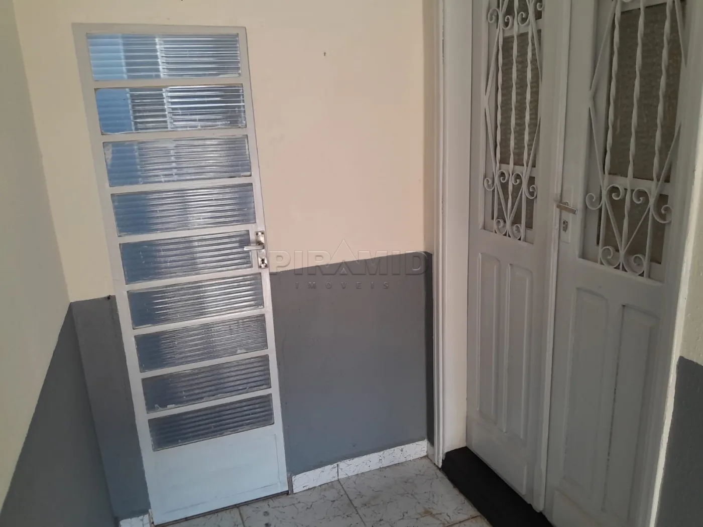 Alugar Casa / Padr&atilde;o em Ribeir&atilde;o Preto R$ 1.300,00 - Foto 3