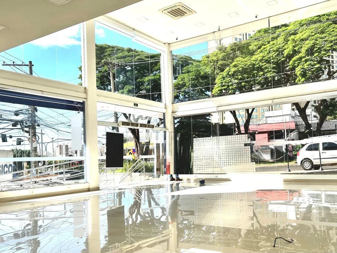 Alugar Comercial / Sal&atilde;o em Ribeir&atilde;o Preto R$ 17.000,00 - Foto 2