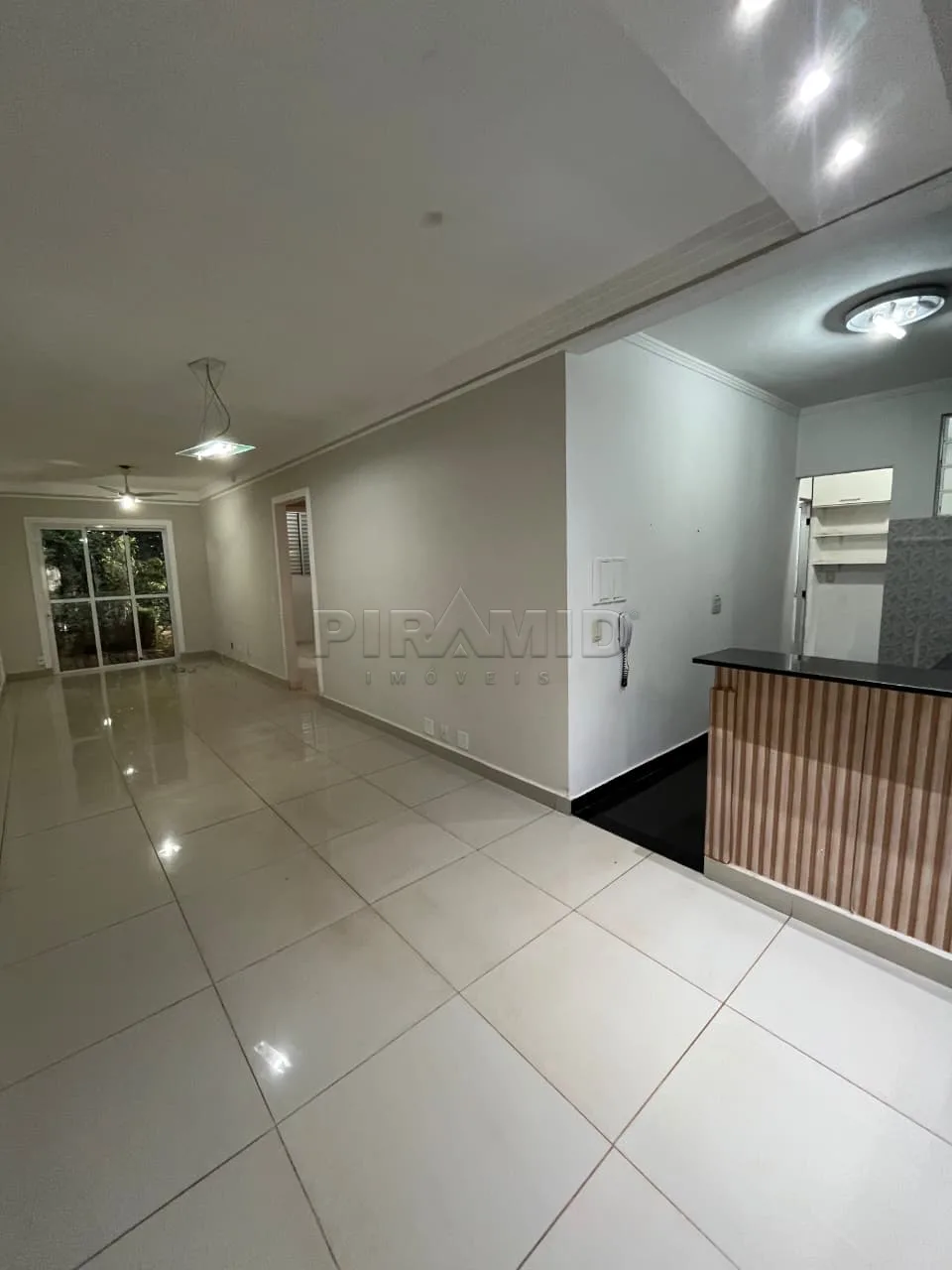 Alugar Casa / Condom&iacute;nio em Ribeir&atilde;o Preto R$ 3.000,00 - Foto 2