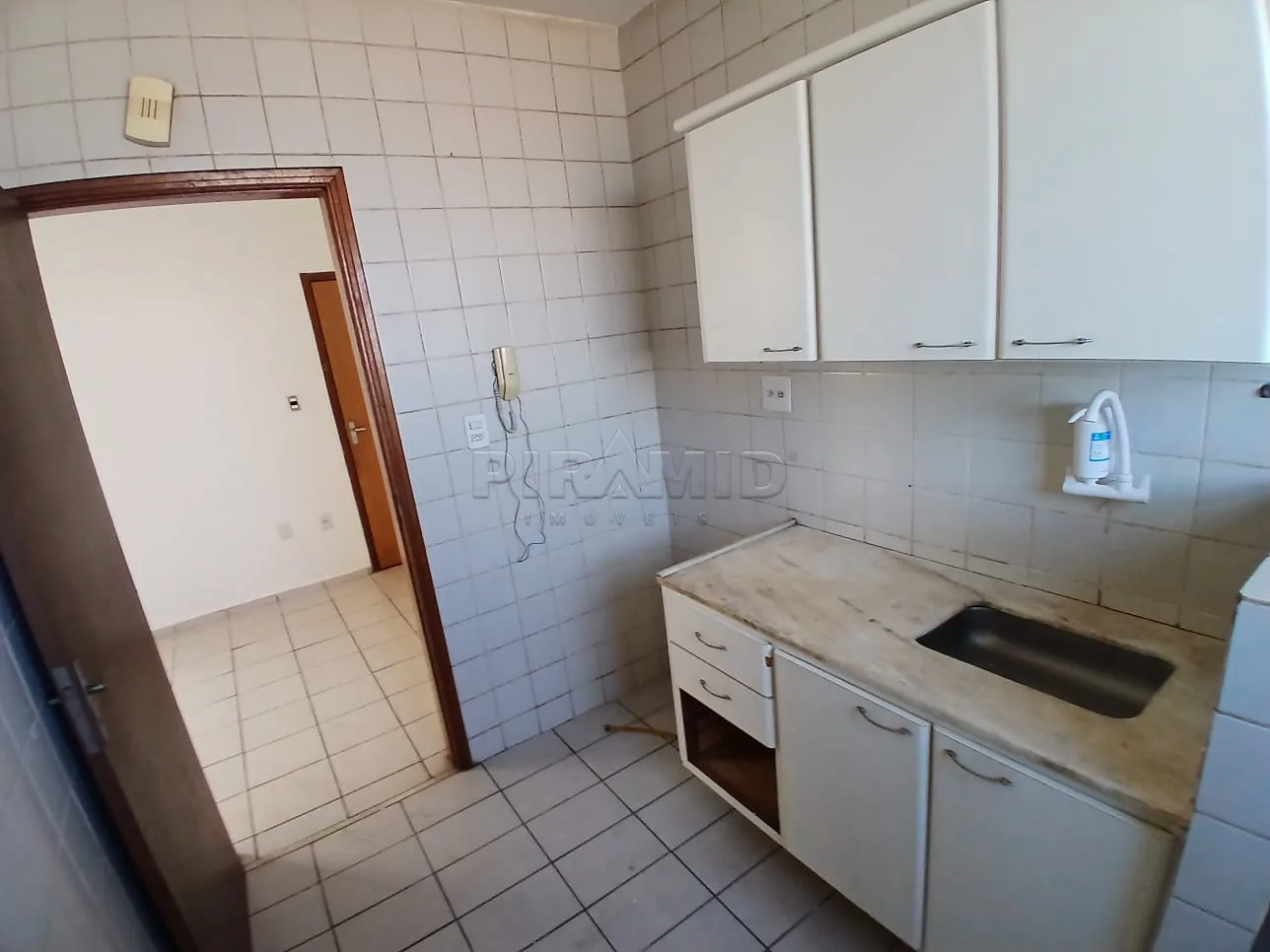 Alugar Apartamento / Padr&atilde;o em Ribeir&atilde;o Preto R$ 1.500,00 - Foto 3