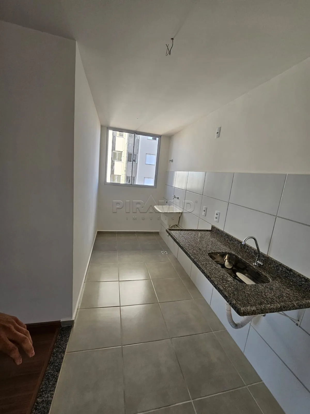 Alugar Apartamento / Padr&atilde;o em Ribeir&atilde;o Preto R$ 1.500,00 - Foto 2