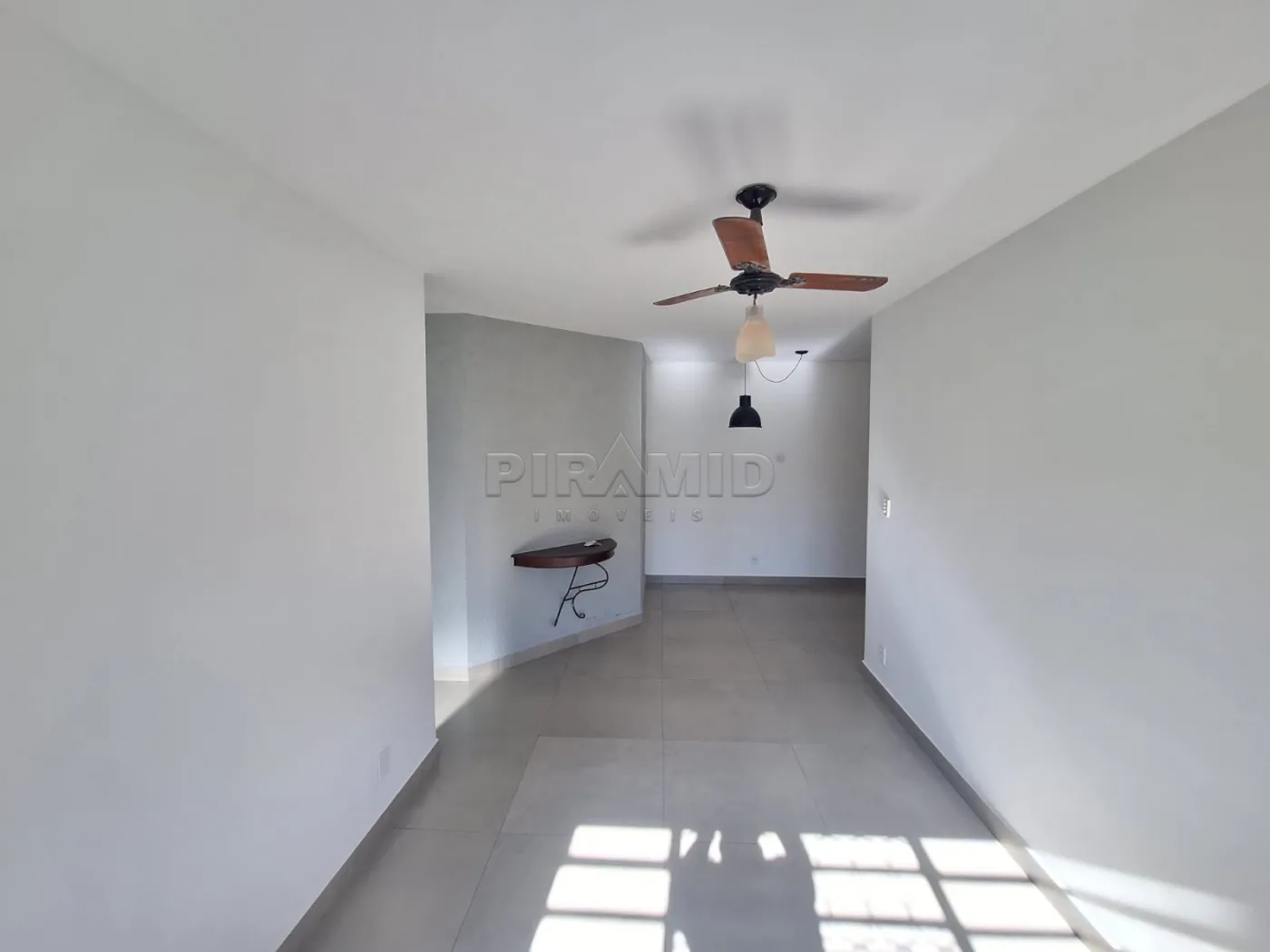 Alugar Apartamento / Padr&atilde;o em Ribeir&atilde;o Preto R$ 1.750,00 - Foto 2