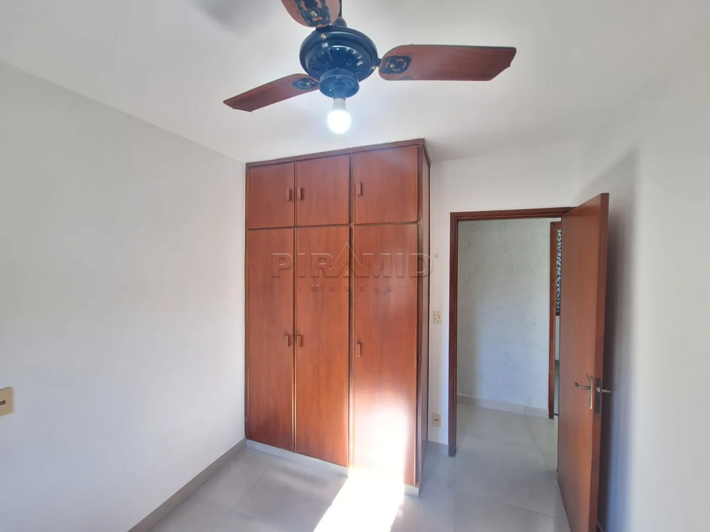 Alugar Apartamento / Padr&atilde;o em Ribeir&atilde;o Preto R$ 1.750,00 - Foto 8