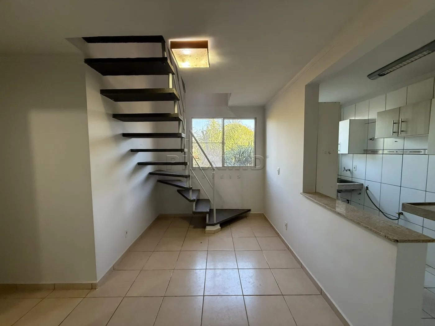 Alugar Apartamento / Cobertura em Ribeir&atilde;o Preto R$ 1.650,00 - Foto 1