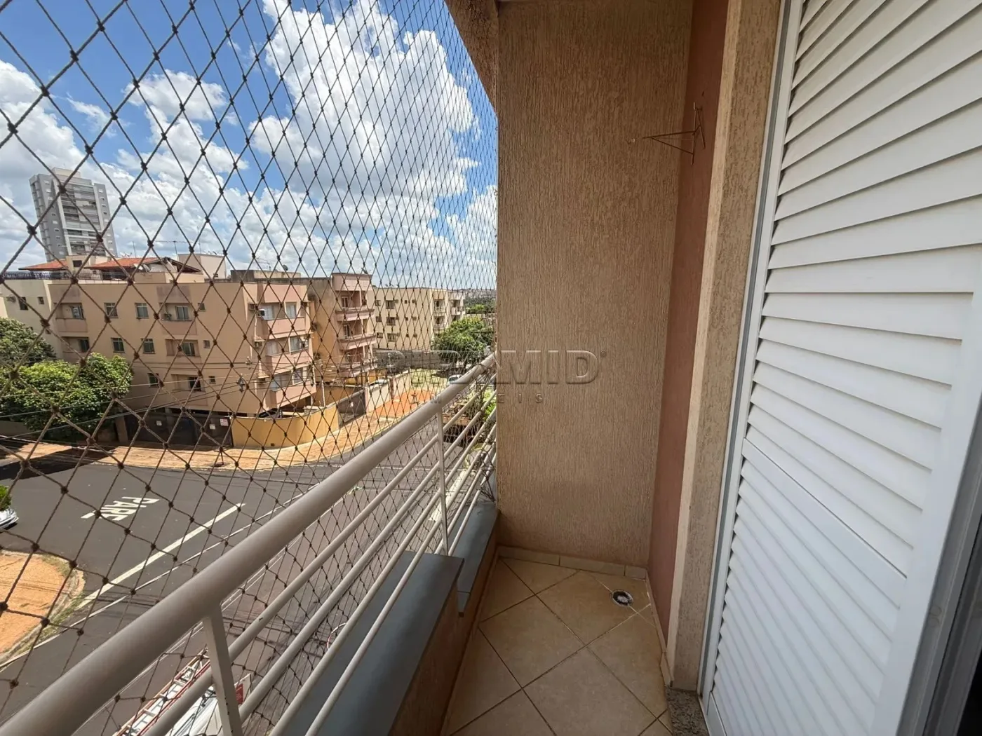 Alugar Apartamento / Padr&atilde;o em Ribeir&atilde;o Preto R$ 1.500,00 - Foto 3