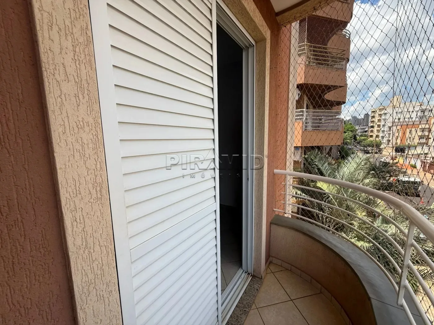 Alugar Apartamento / Padr&atilde;o em Ribeir&atilde;o Preto R$ 1.500,00 - Foto 4