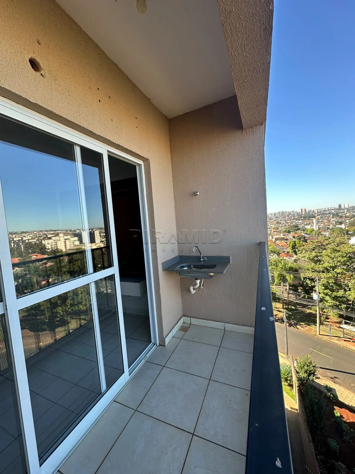 Alugar Apartamento / Padr&atilde;o em Ribeir&atilde;o Preto R$ 1.600,00 - Foto 3