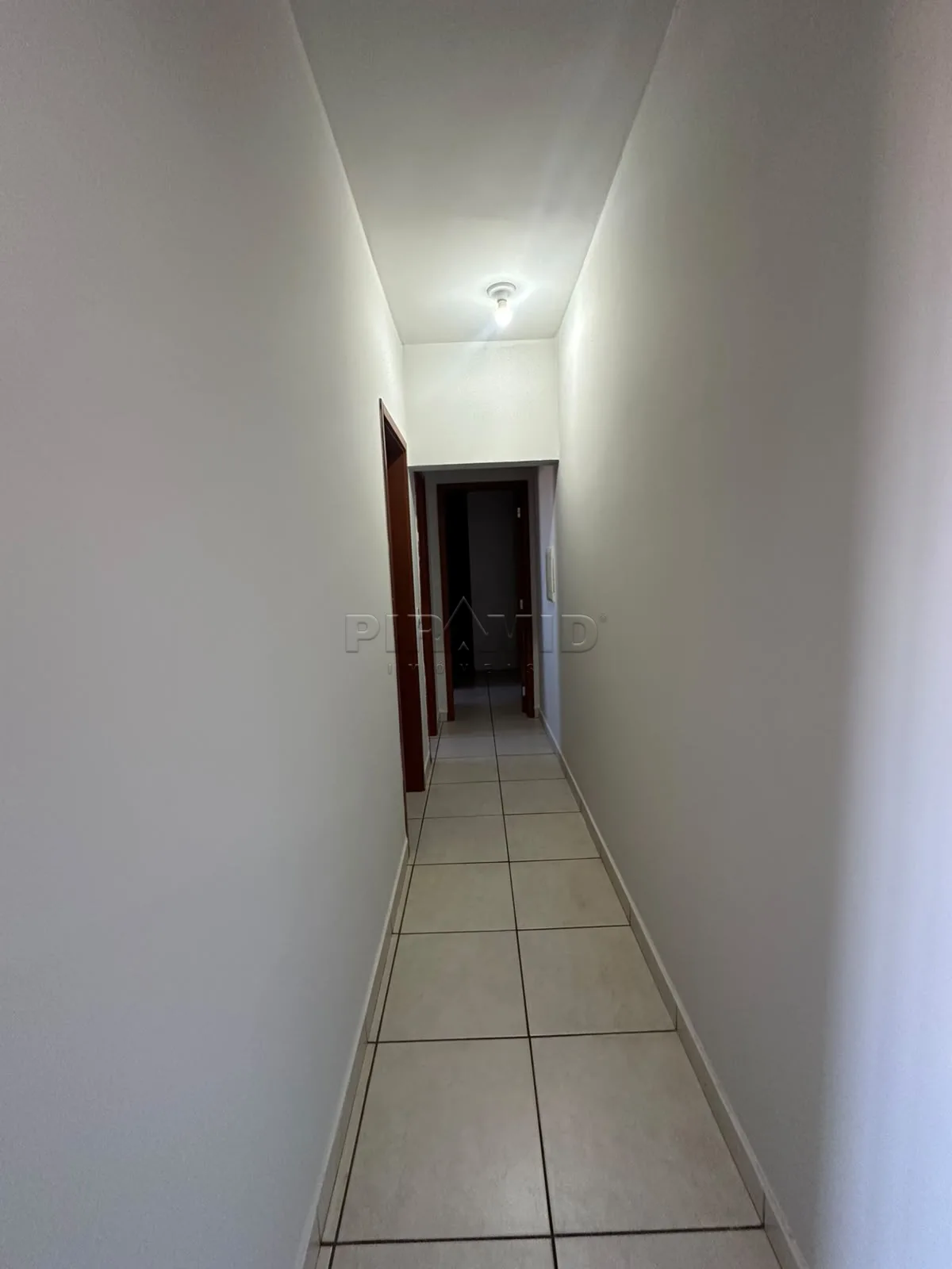 Alugar Apartamento / Padr&atilde;o em Ribeir&atilde;o Preto R$ 1.600,00 - Foto 4