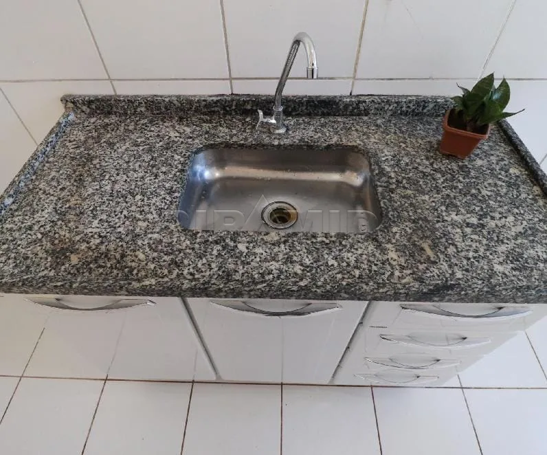 Alugar Apartamento / Padr&atilde;o em Ribeir&atilde;o Preto R$ 1.100,00 - Foto 5