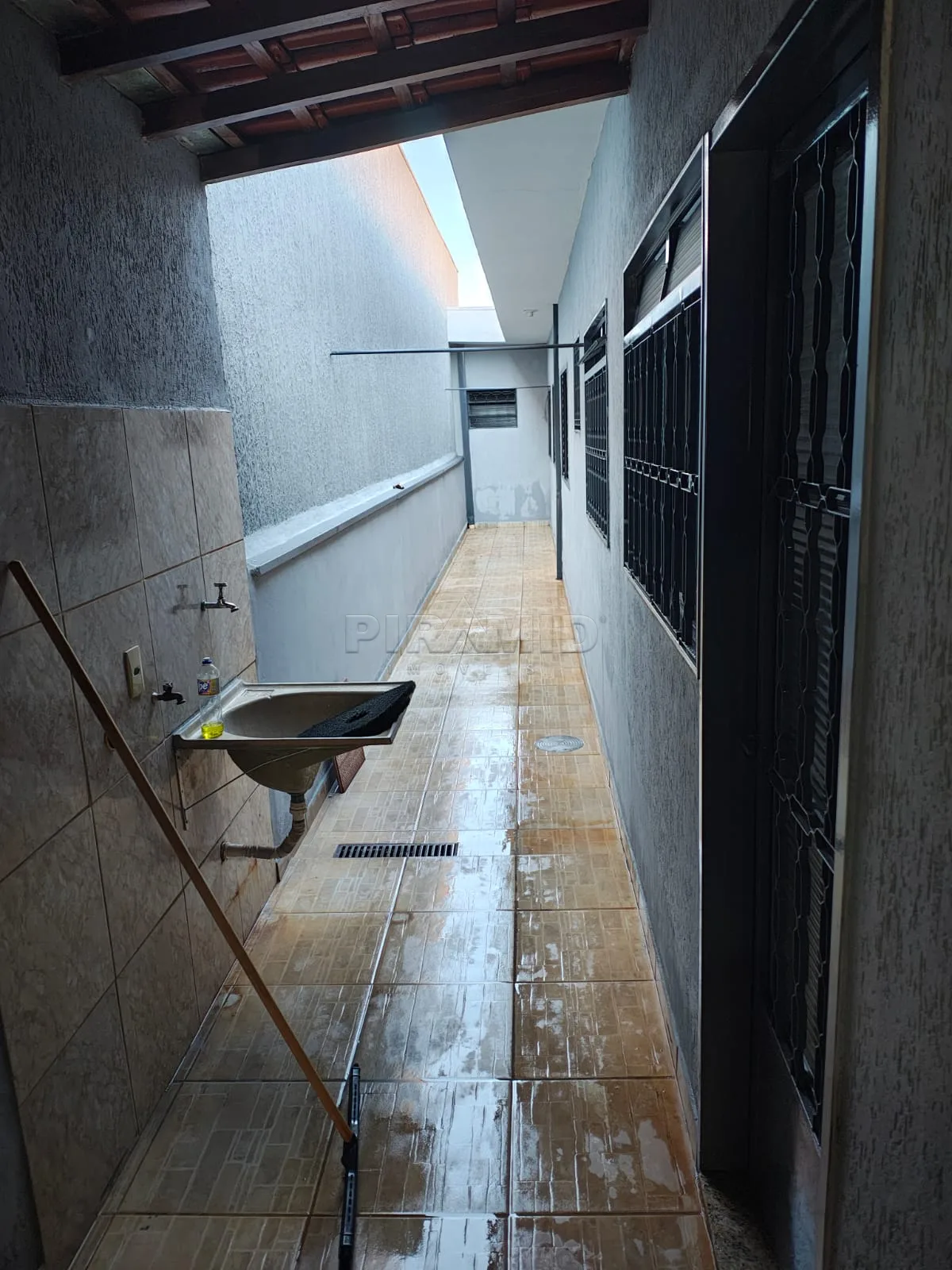 Comprar Casa / Padr&atilde;o em Ribeir&atilde;o Preto R$ 295.000,00 - Foto 2