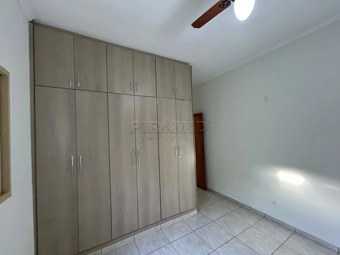 Alugar Casa / Padr&atilde;o em Ribeir&atilde;o Preto R$ 2.400,00 - Foto 3