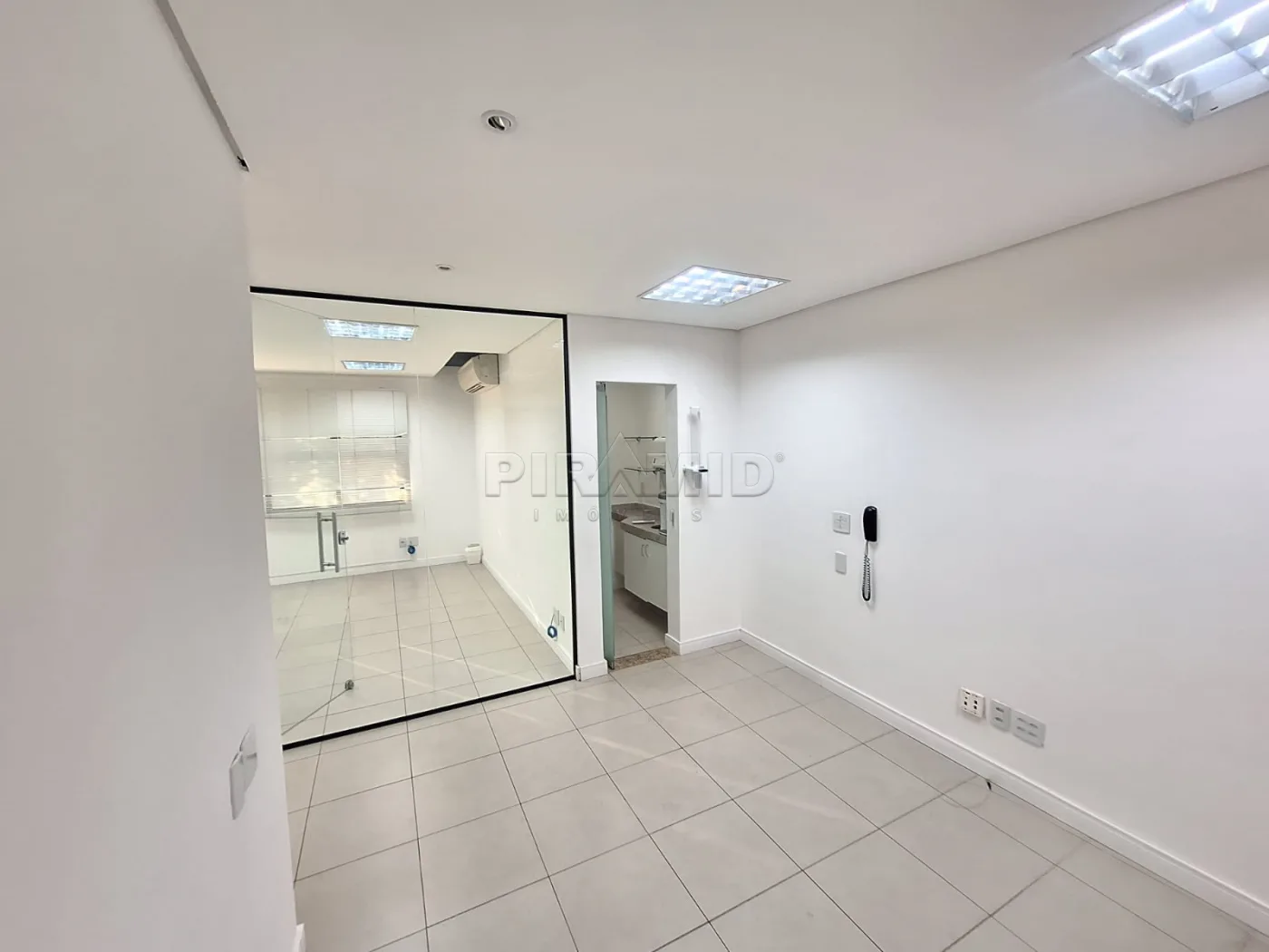 Alugar Comercial / Sala em Ribeir&atilde;o Preto R$ 2.500,00 - Foto 2
