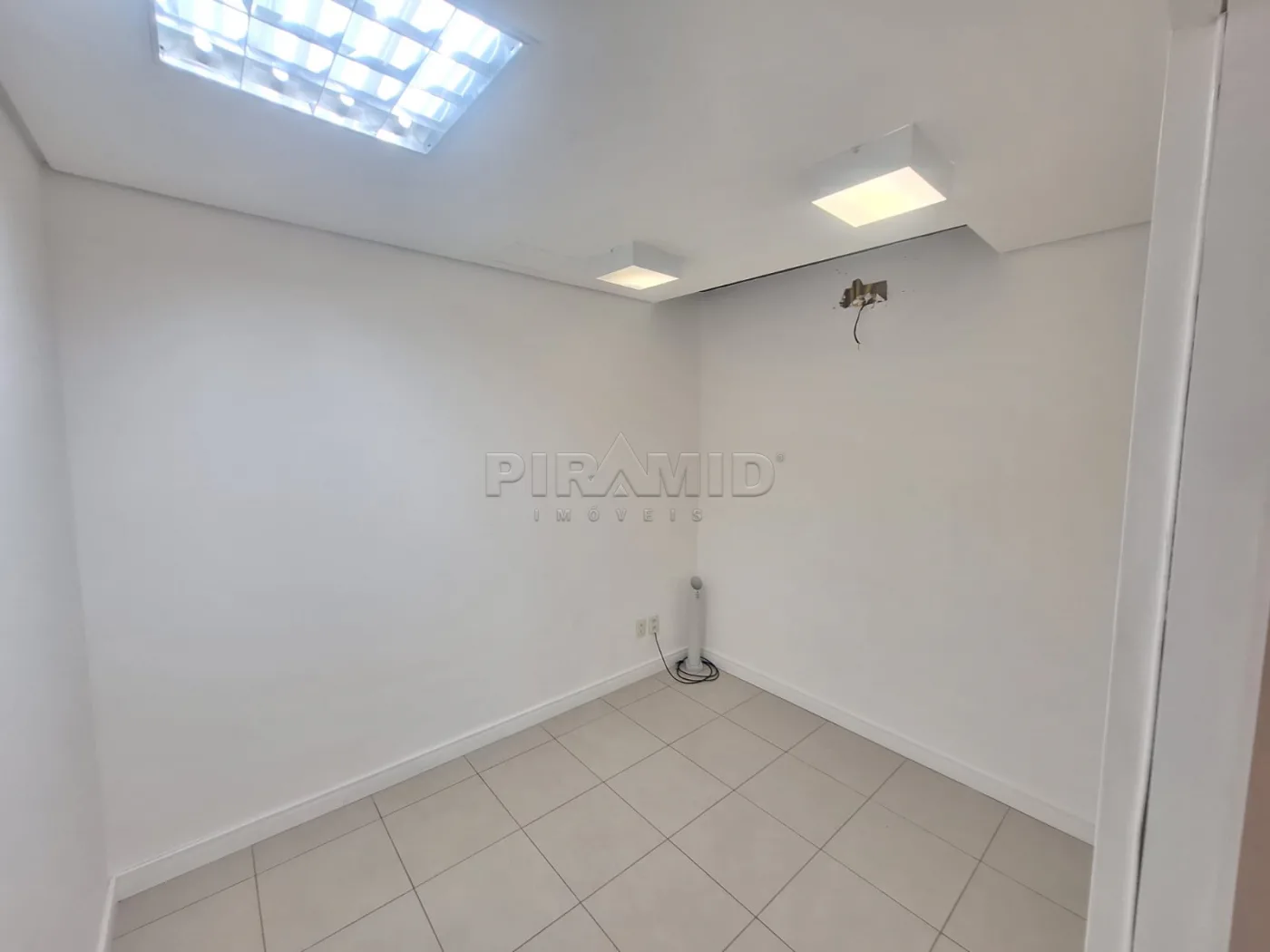 Alugar Comercial / Sala em Ribeir&atilde;o Preto R$ 2.500,00 - Foto 5