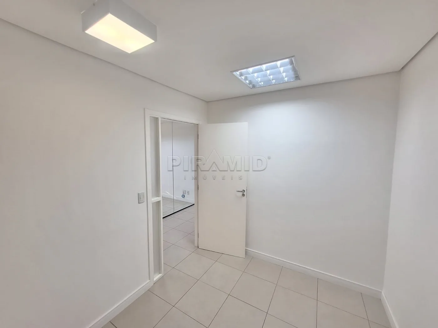 Alugar Comercial / Sala em Ribeir&atilde;o Preto R$ 2.500,00 - Foto 6