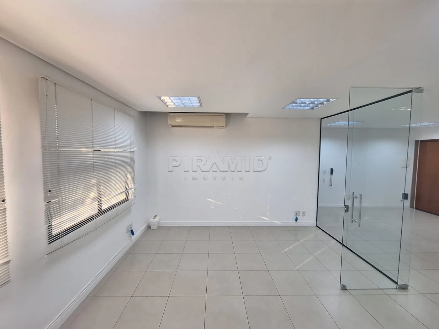 Alugar Comercial / Sala em Ribeir&atilde;o Preto R$ 2.500,00 - Foto 8