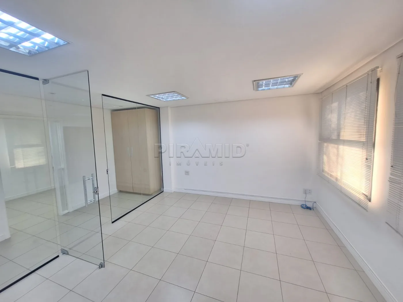 Alugar Comercial / Sala em Ribeir&atilde;o Preto R$ 2.500,00 - Foto 9