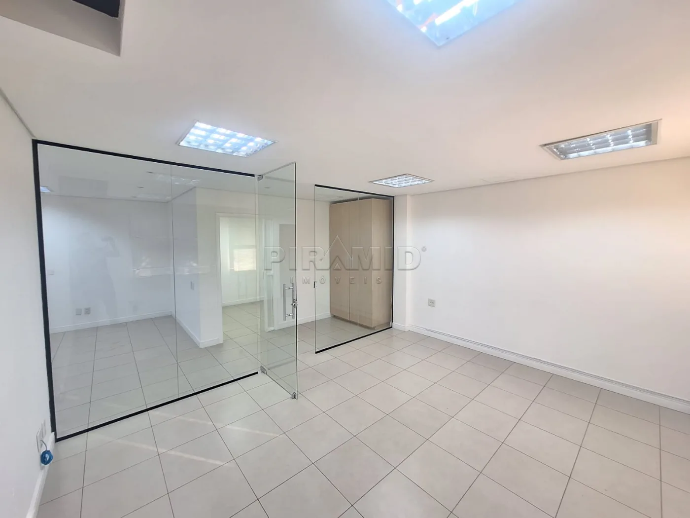 Alugar Comercial / Sala em Ribeir&atilde;o Preto R$ 2.500,00 - Foto 10