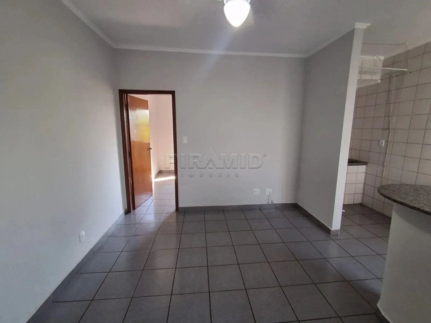 Alugar Apartamento / Padr&atilde;o em Ribeir&atilde;o Preto R$ 1.300,00 - Foto 2
