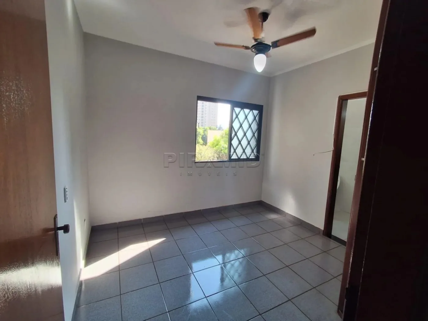Alugar Apartamento / Padr&atilde;o em Ribeir&atilde;o Preto R$ 1.300,00 - Foto 3