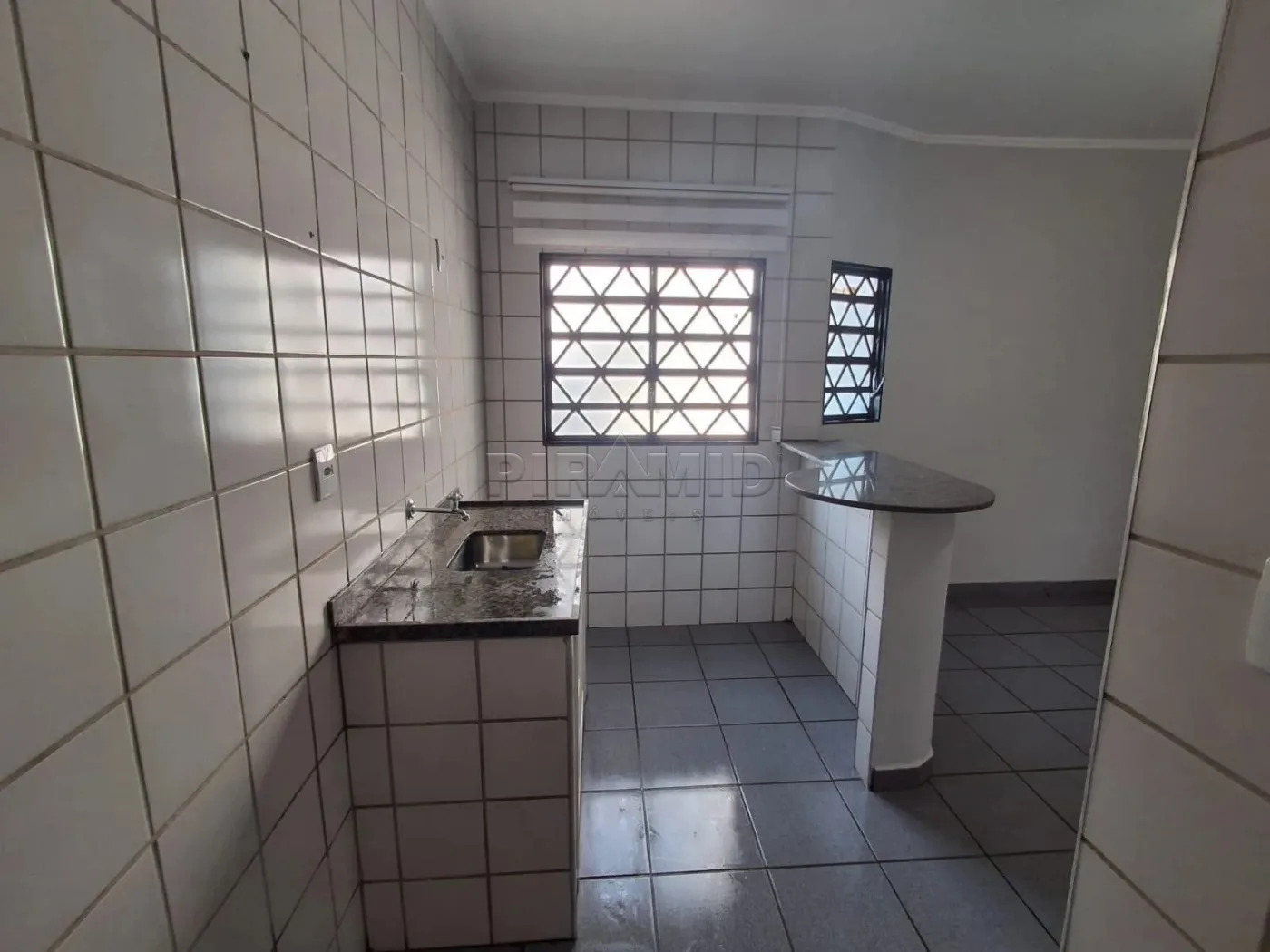 Alugar Apartamento / Padr&atilde;o em Ribeir&atilde;o Preto R$ 1.300,00 - Foto 4