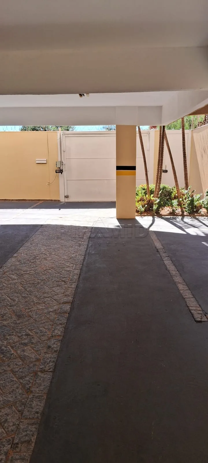 Alugar Apartamento / Padr&atilde;o em Ribeir&atilde;o Preto R$ 1.500,00 - Foto 2