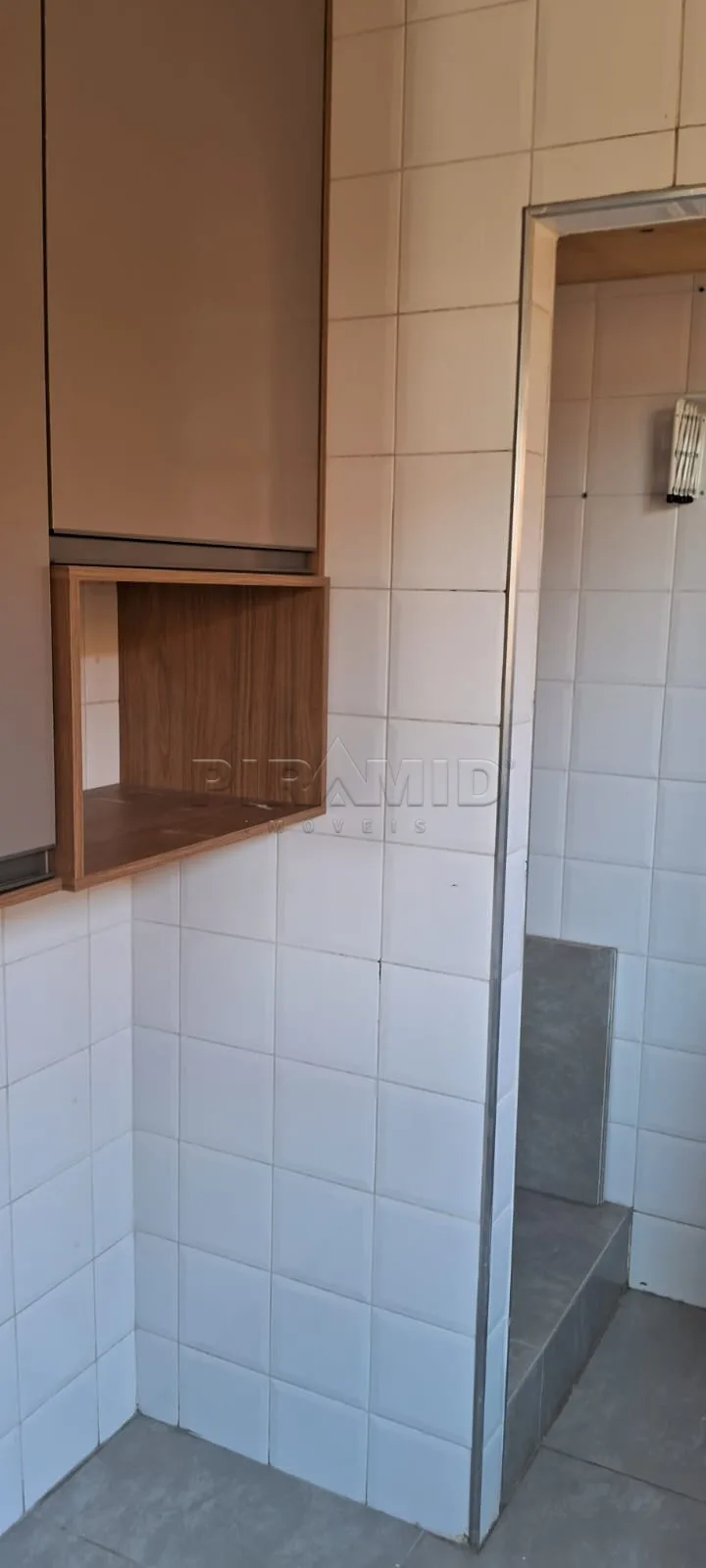 Alugar Apartamento / Padr&atilde;o em Ribeir&atilde;o Preto R$ 1.500,00 - Foto 4
