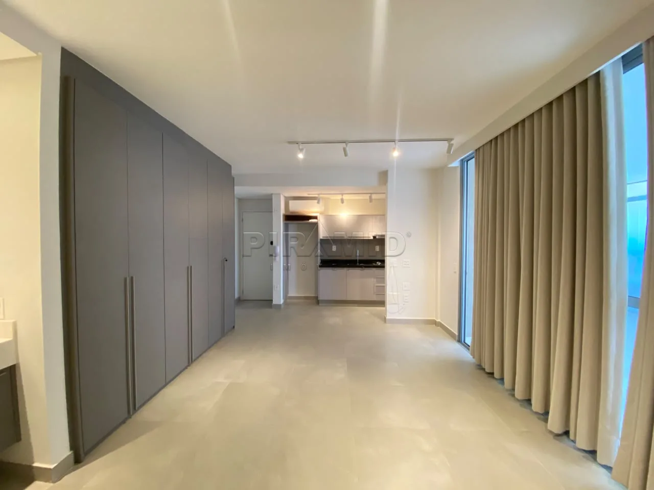 Alugar Apartamento / Padr&atilde;o em Ribeir&atilde;o Preto R$ 3.100,00 - Foto 1