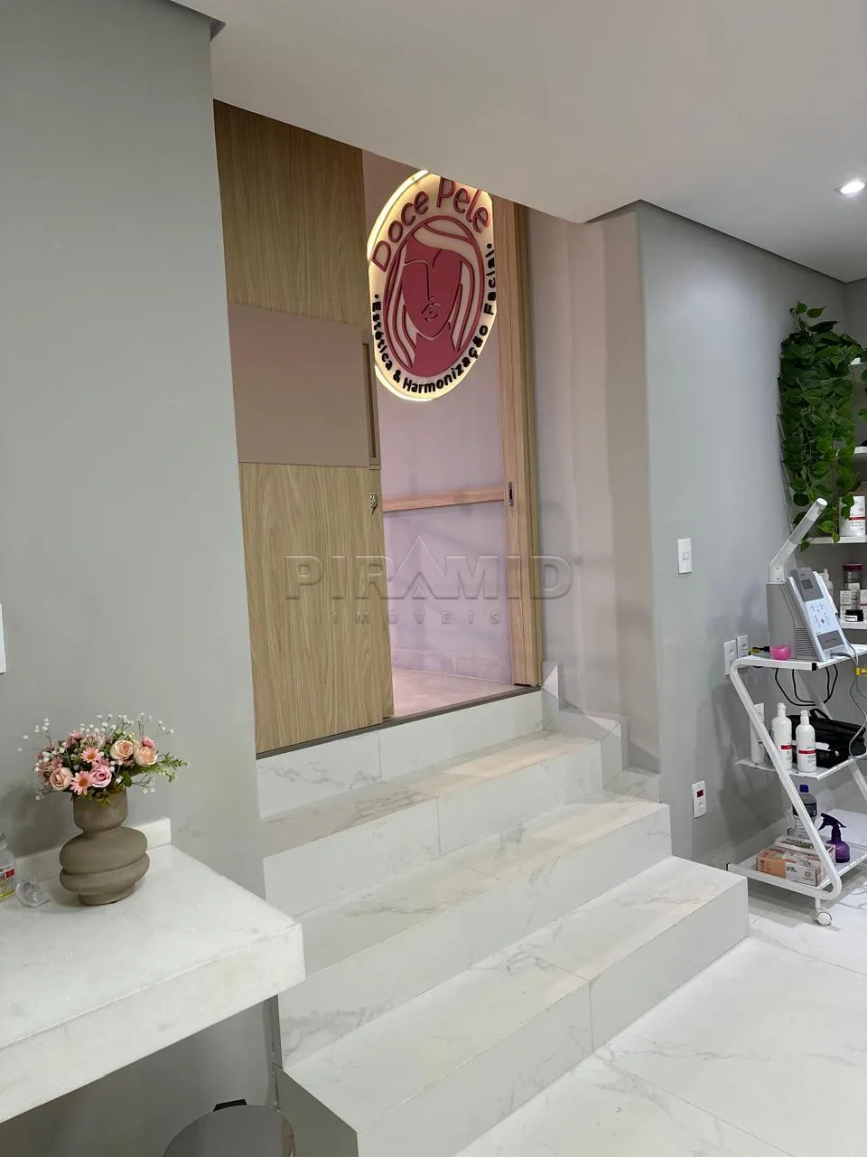 Alugar Comercial / Sal&atilde;o em Ribeir&atilde;o Preto R$ 6.900,00 - Foto 2