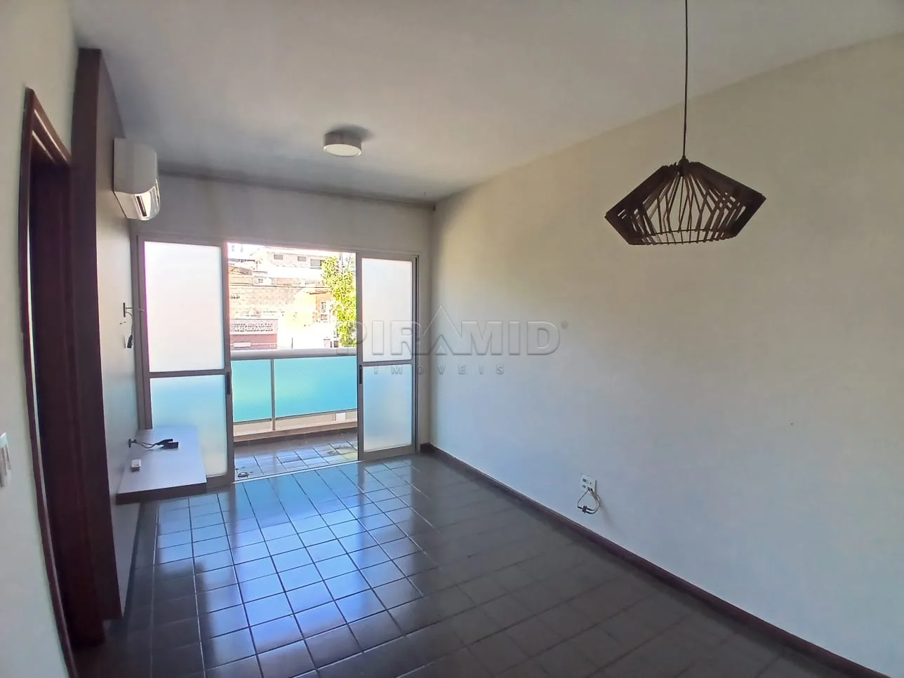 Alugar Apartamento / Padr&atilde;o em Ribeir&atilde;o Preto R$ 1.000,00 - Foto 2