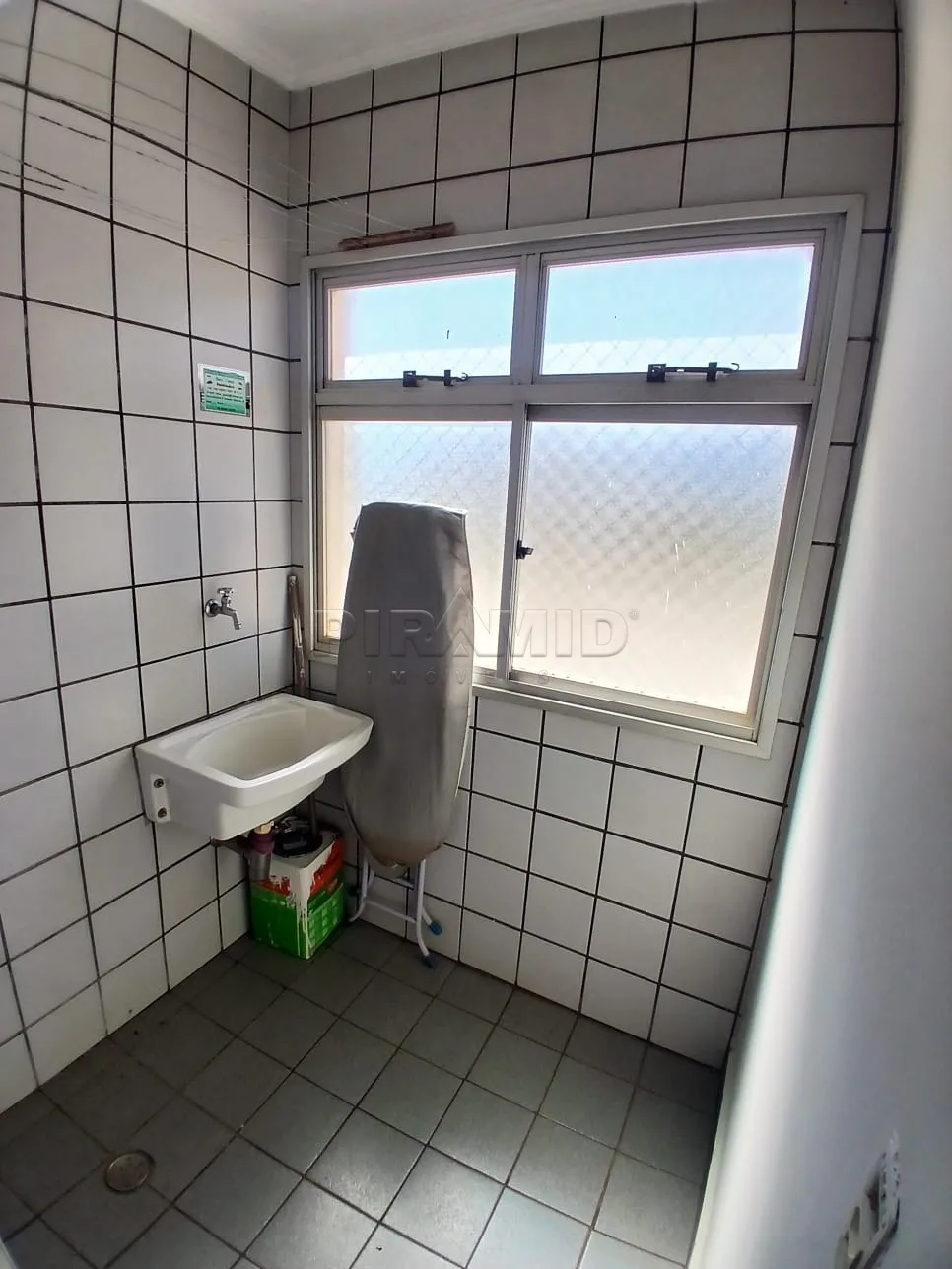Alugar Apartamento / Padr&atilde;o em Ribeir&atilde;o Preto R$ 1.000,00 - Foto 12