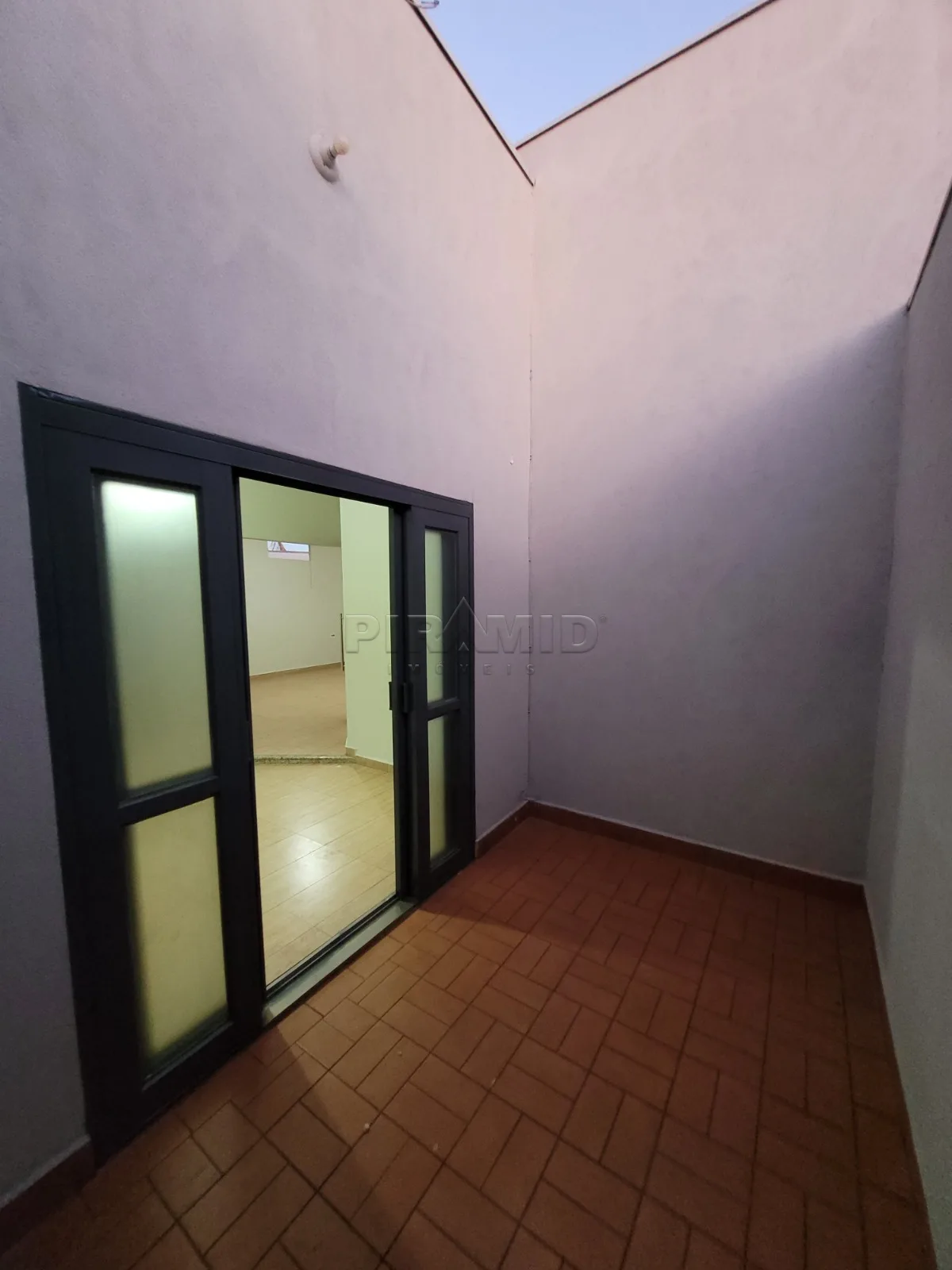 Alugar Casa / Padr&atilde;o em Ribeir&atilde;o Preto R$ 2.700,00 - Foto 2