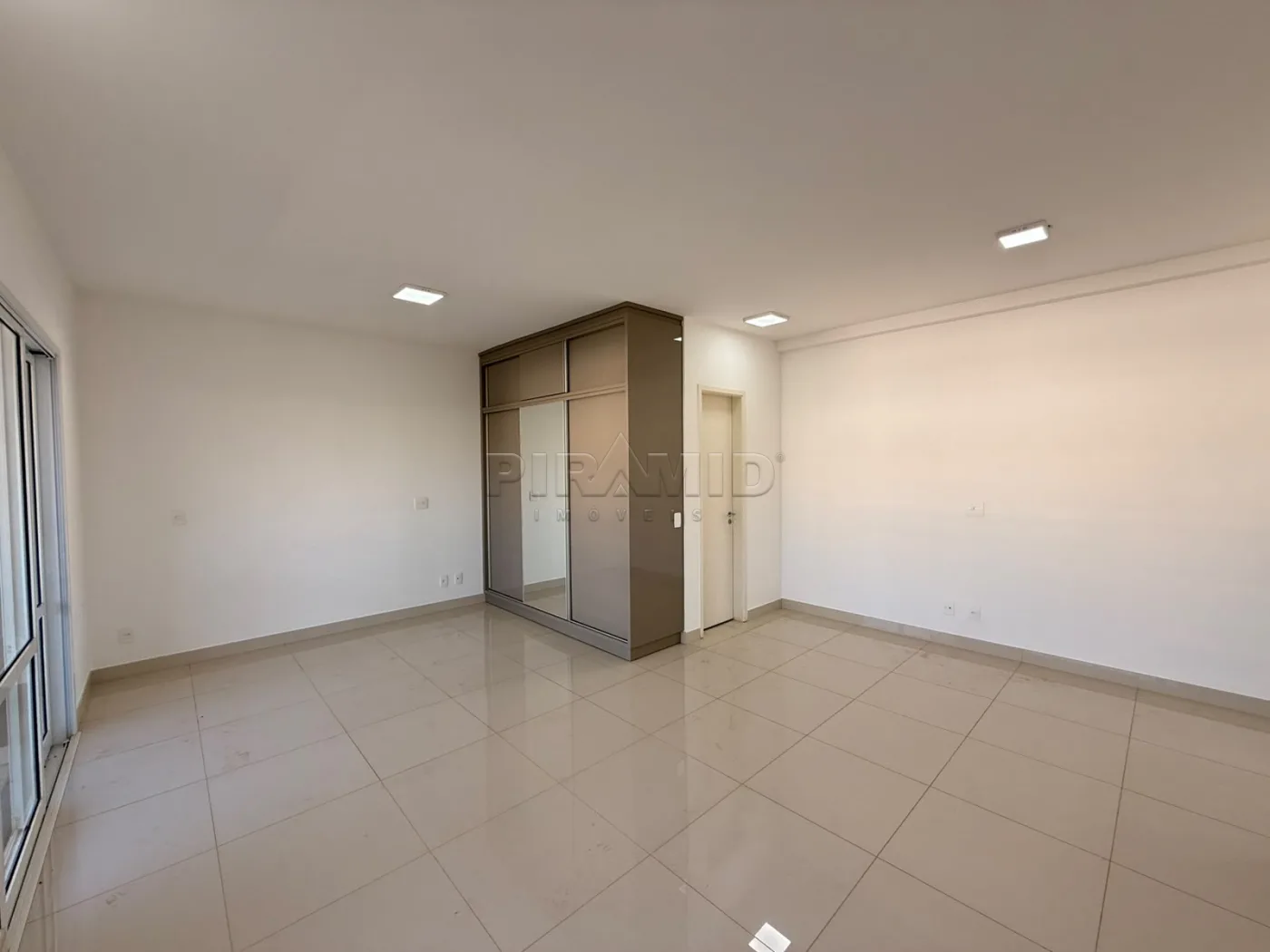 Alugar Apartamento / Padr&atilde;o em Ribeir&atilde;o Preto R$ 2.200,00 - Foto 3