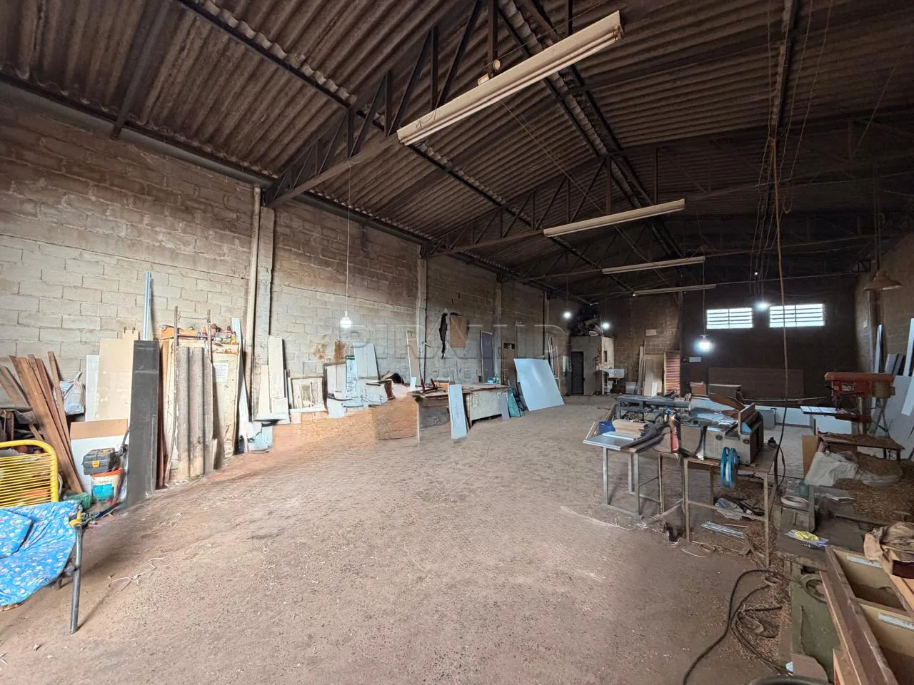 Alugar Comercial / Galp&atilde;o  Barrac&atilde;o em Ribeir&atilde;o Preto R$ 4.000,00 - Foto 2