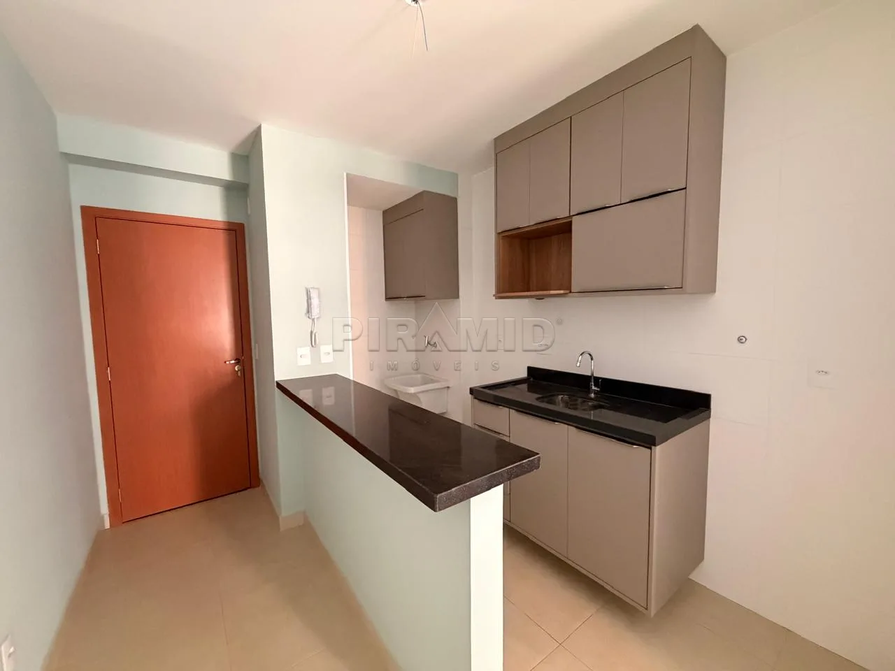 Alugar Apartamento / Padr&atilde;o em Ribeir&atilde;o Preto R$ 2.200,00 - Foto 2