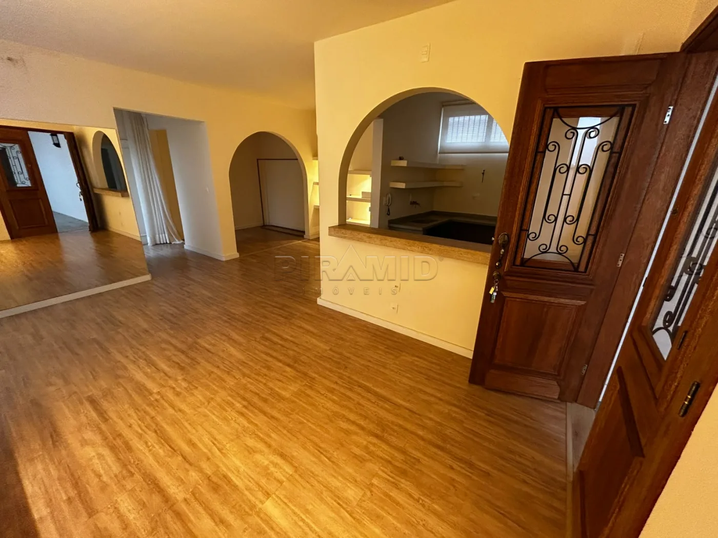 Alugar Comercial / Casa em Ribeir&atilde;o Preto R$ 8.000,00 - Foto 1