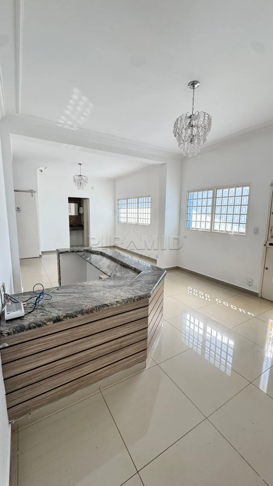 Alugar Comercial / Casa em Ribeir&atilde;o Preto R$ 5.000,00 - Foto 1