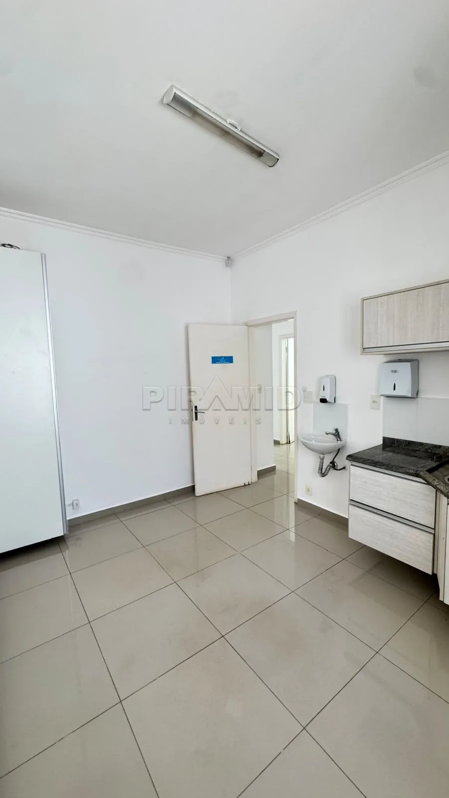 Alugar Comercial / Casa em Ribeir&atilde;o Preto R$ 5.000,00 - Foto 14