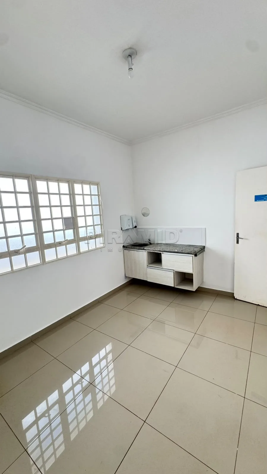 Alugar Comercial / Casa em Ribeir&atilde;o Preto R$ 5.000,00 - Foto 15