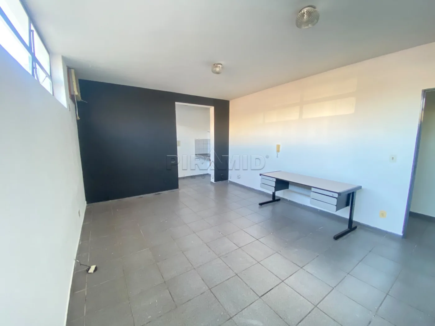Alugar Comercial / Sala em Ribeir&atilde;o Preto R$ 700,00 - Foto 1