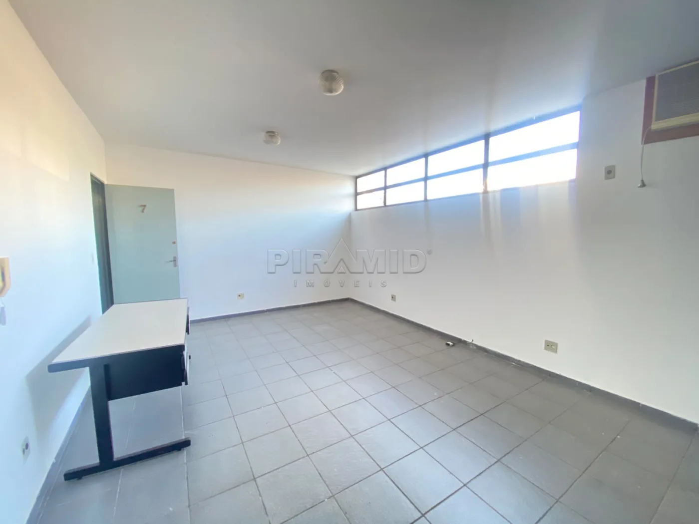 Alugar Comercial / Sala em Ribeir&atilde;o Preto R$ 700,00 - Foto 4