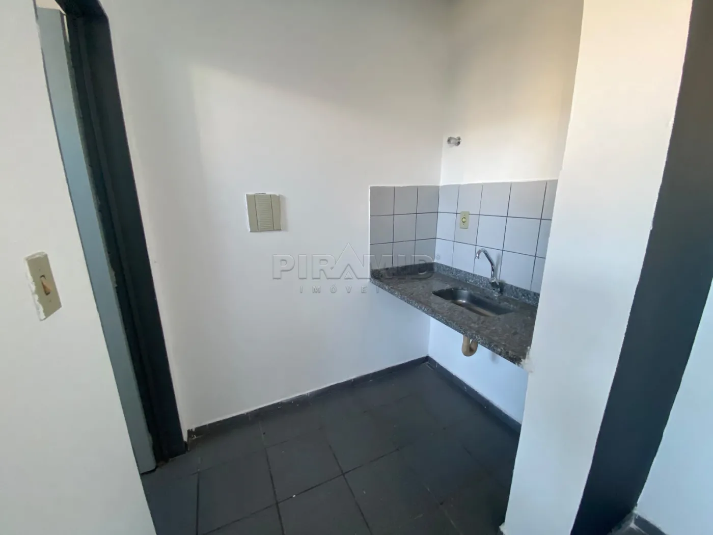 Alugar Comercial / Sala em Ribeir&atilde;o Preto R$ 700,00 - Foto 5