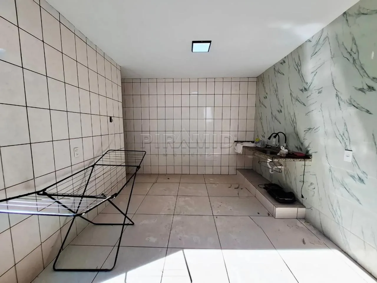 Alugar Casa / Padr&atilde;o em Ribeir&atilde;o Preto R$ 1.800,00 - Foto 14