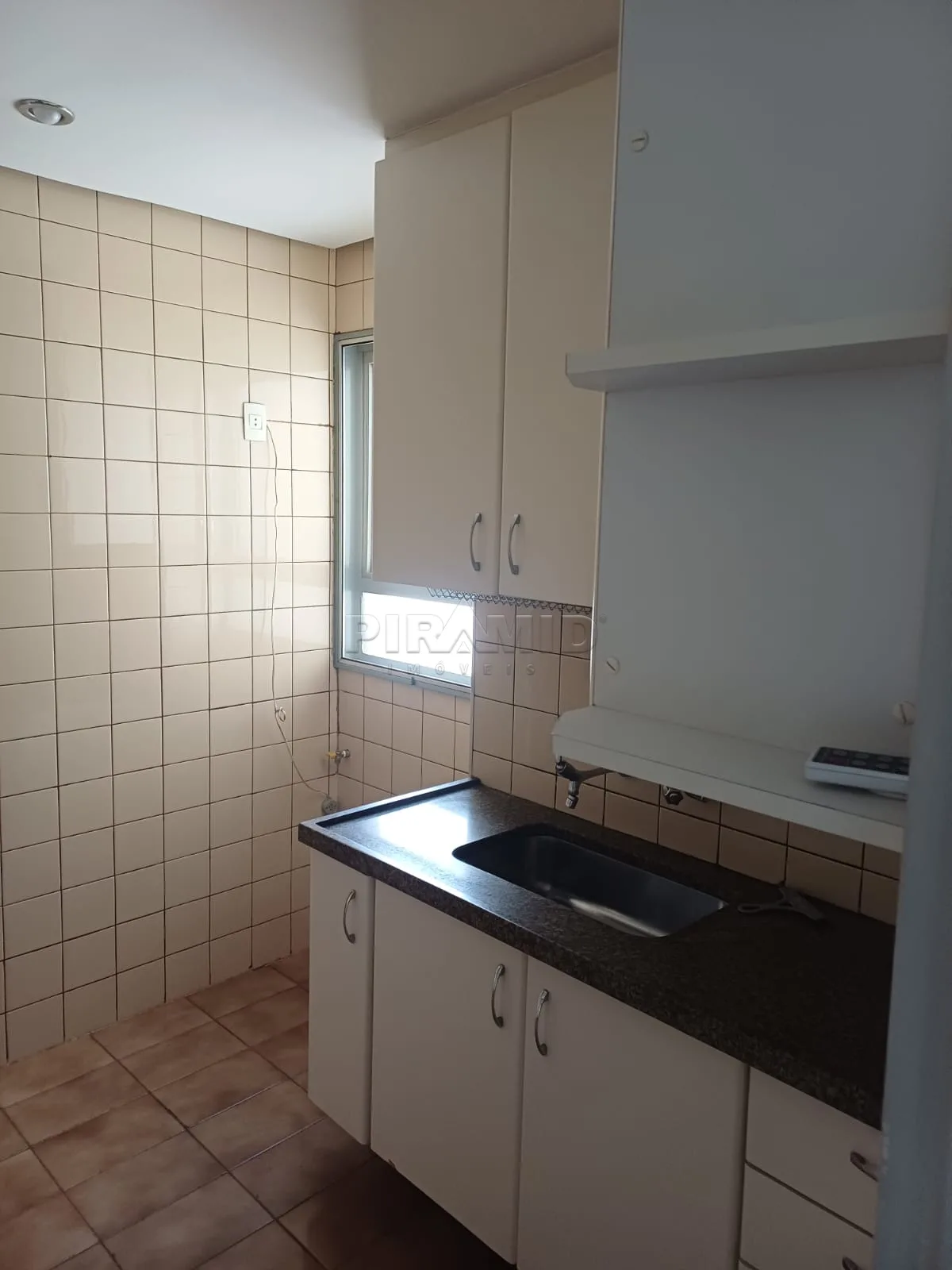 Alugar Apartamento / Padr&atilde;o em Ribeir&atilde;o Preto R$ 1.650,00 - Foto 1