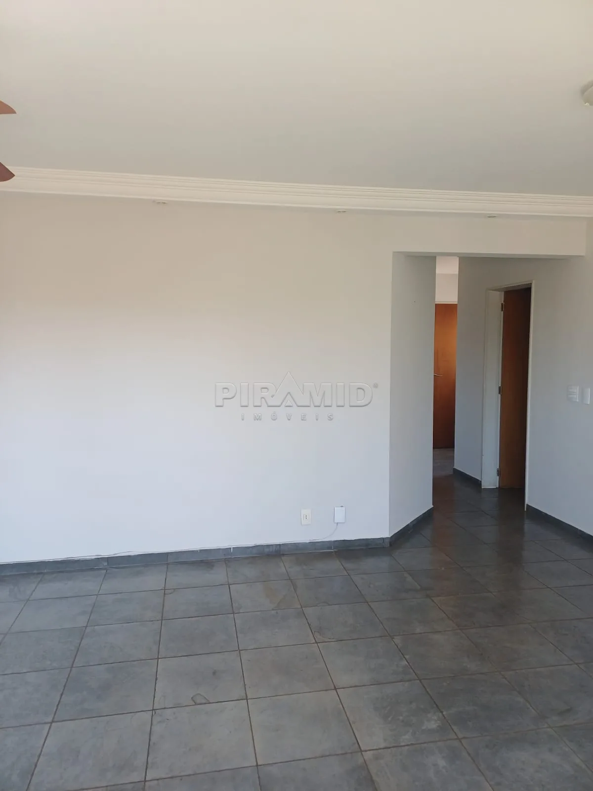 Alugar Apartamento / Padr&atilde;o em Ribeir&atilde;o Preto R$ 1.650,00 - Foto 3