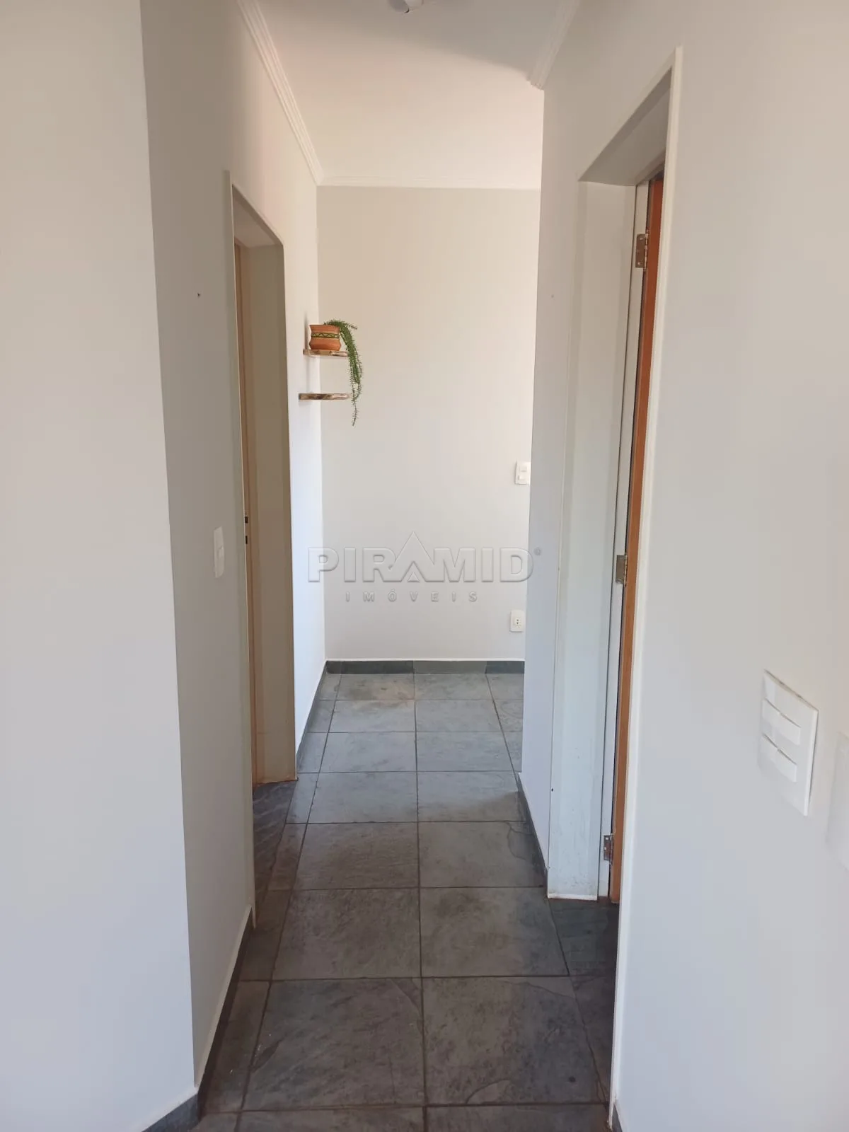 Alugar Apartamento / Padr&atilde;o em Ribeir&atilde;o Preto R$ 1.650,00 - Foto 4
