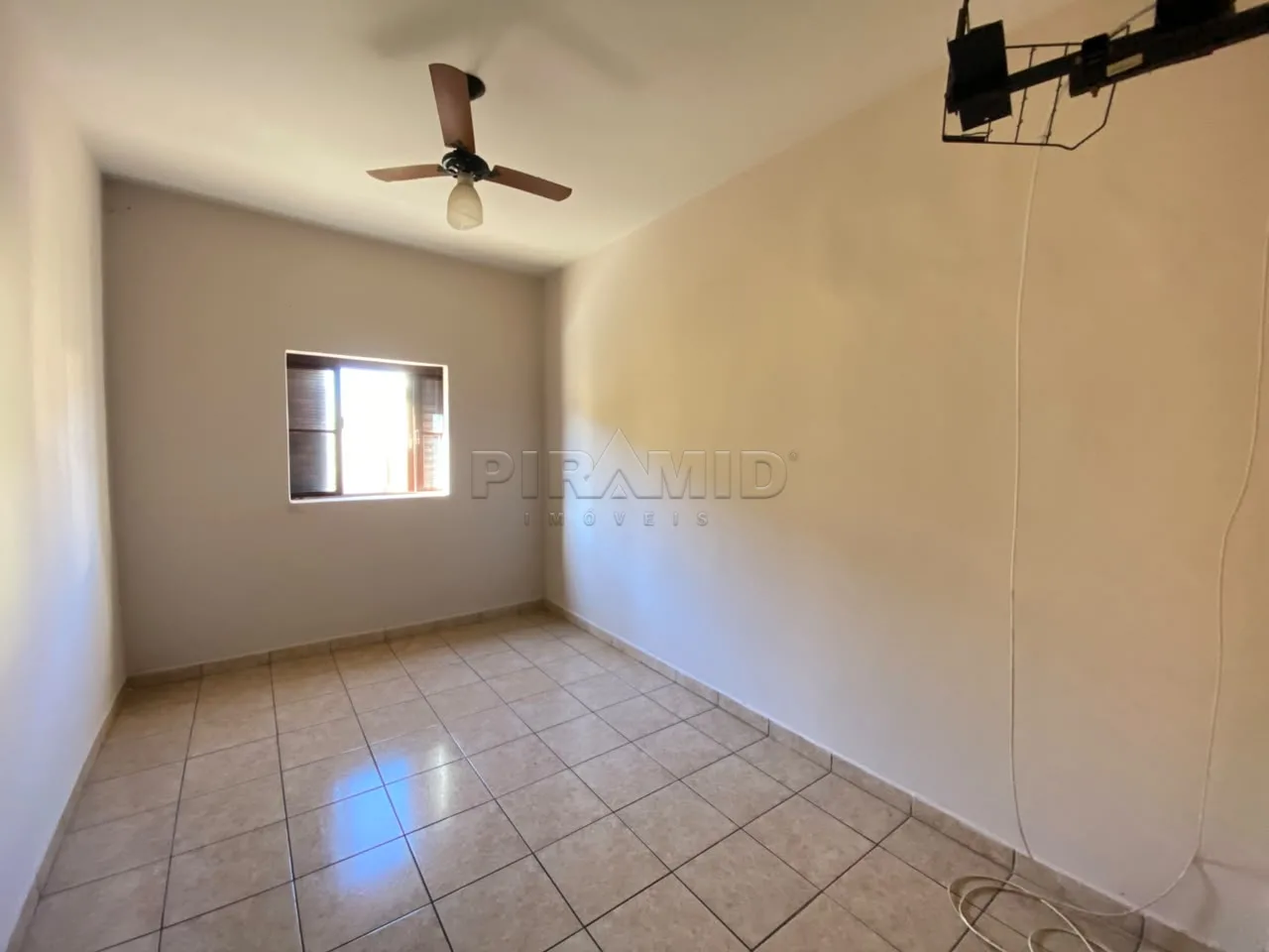 Alugar Casa / Padr&atilde;o em Ribeir&atilde;o Preto R$ 1.190,00 - Foto 1