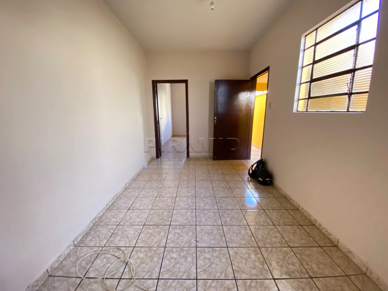 Alugar Casa / Padr&atilde;o em Ribeir&atilde;o Preto R$ 1.190,00 - Foto 2