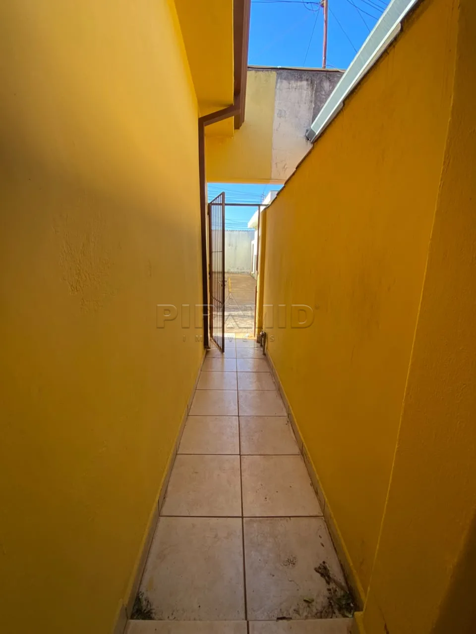 Alugar Casa / Padr&atilde;o em Ribeir&atilde;o Preto R$ 1.190,00 - Foto 4