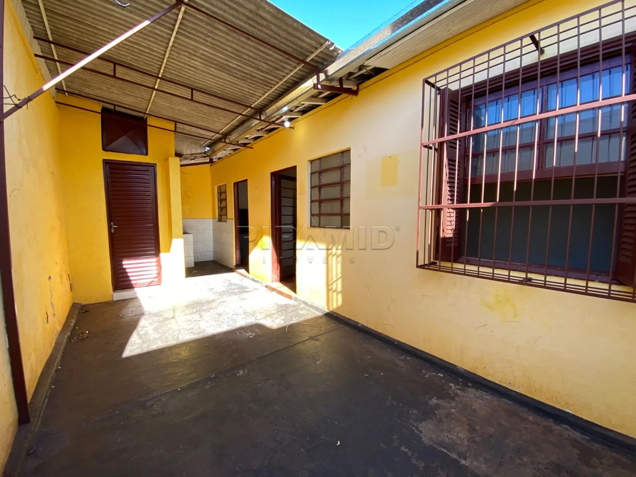 Alugar Casa / Padr&atilde;o em Ribeir&atilde;o Preto R$ 1.100,00 - Foto 1