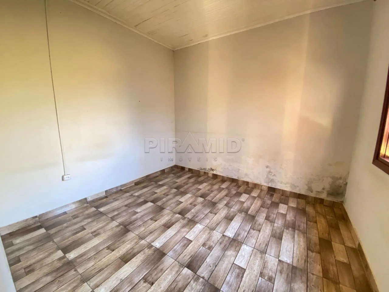 Alugar Casa / Padr&atilde;o em Ribeir&atilde;o Preto R$ 1.100,00 - Foto 4